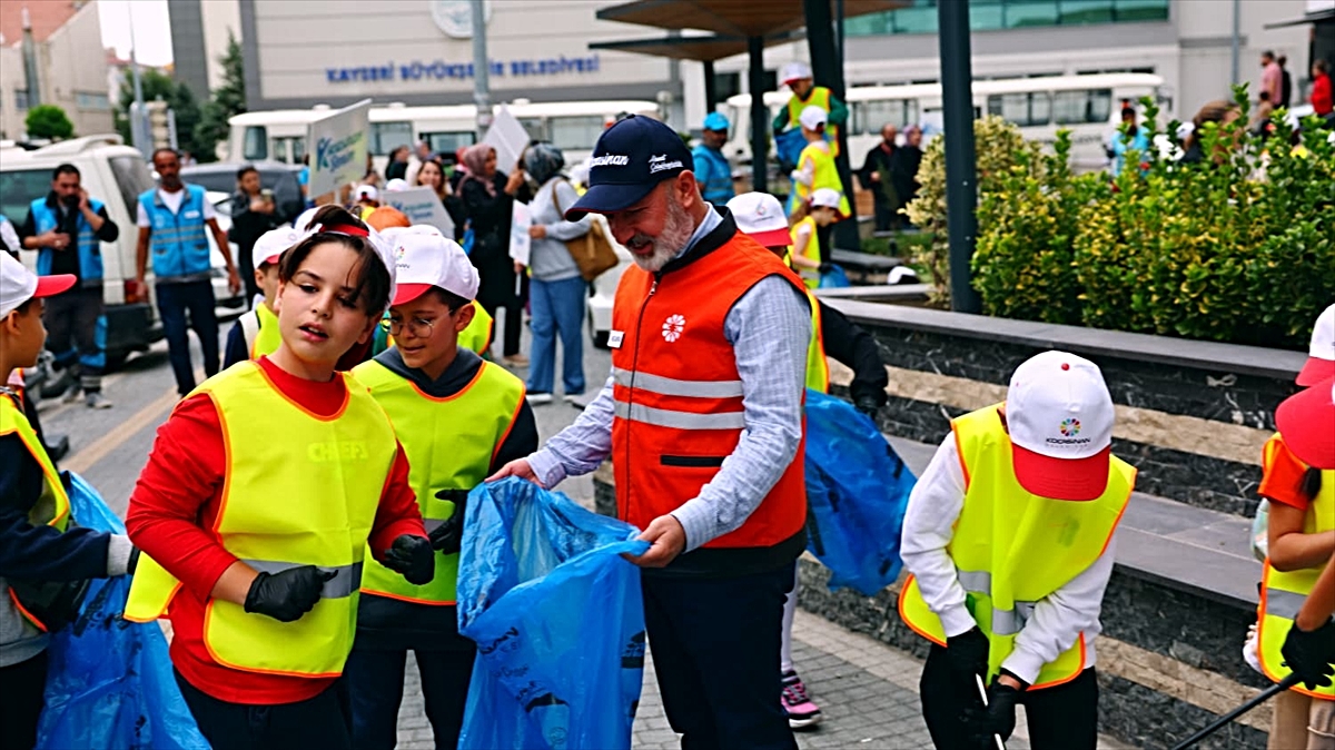 Kocasinan Belediye Başkanı Çolakbayrakdar, Dünya Temizlik Günü'nde çevre çağrısı yaptı