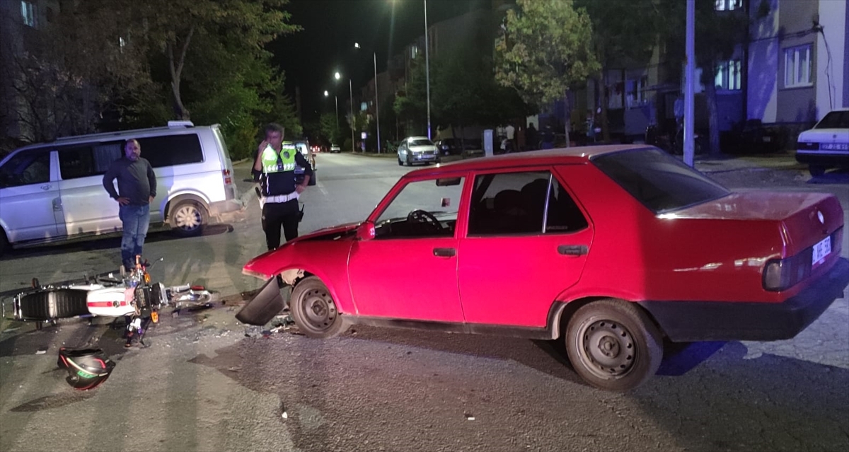 Konya Seydişehir'de otomobil ile motosiklet çarpıştı, 3 kişi yaralandı