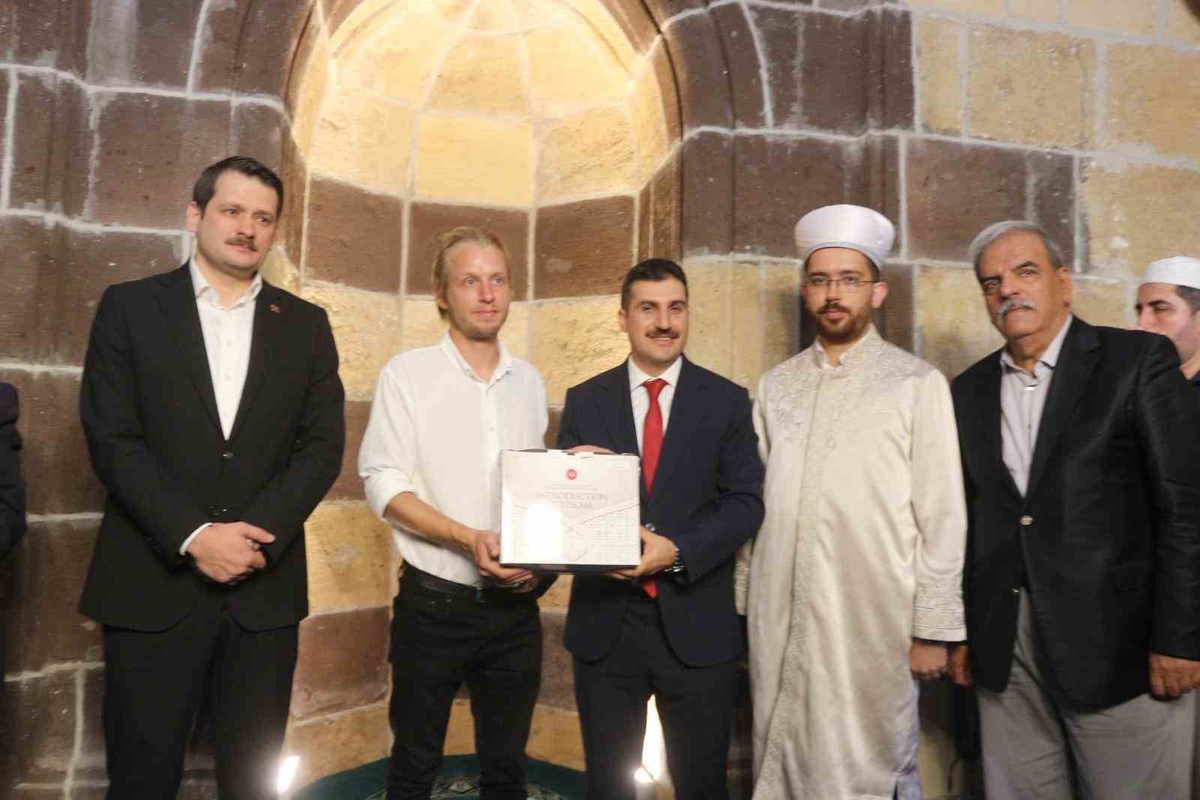 Letonya uyruklu Andyejs Mozajevs, Van Gevaş'ta Müslüman olup Veysel adını aldı
