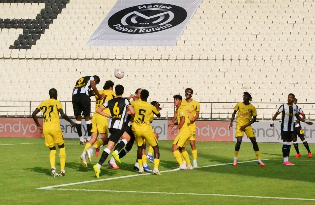Manisa FK, İstanbulspor'a 90+4'te Mustafa'nın golüyle 1-0 yenildi