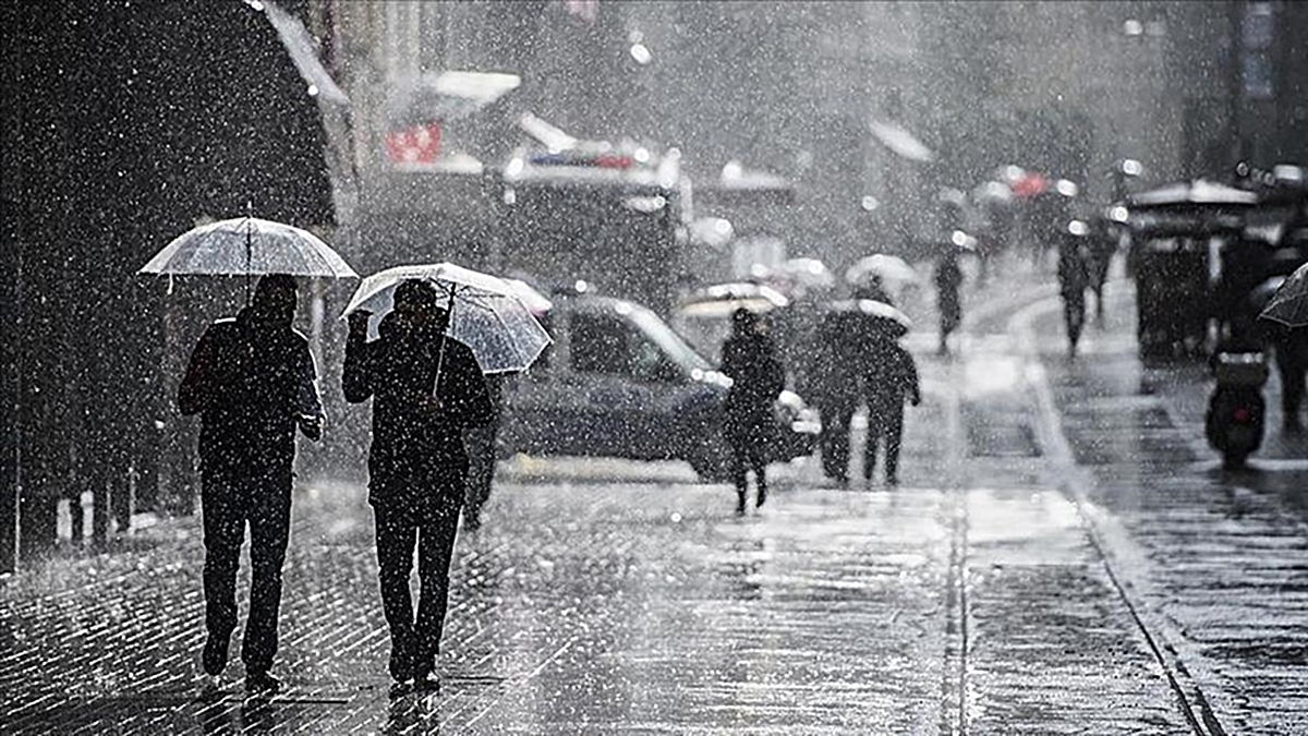MGM, Rize ve Artvin'in bazı ilçeleri için öğle saatlerine kadar sağanak uyarısı yaptı