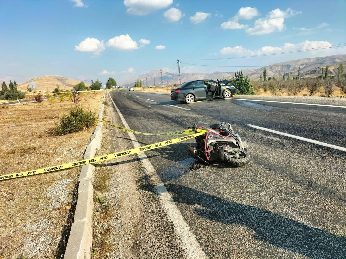 Otomobil ile çarpışan motosikletin sürücüsü öldü