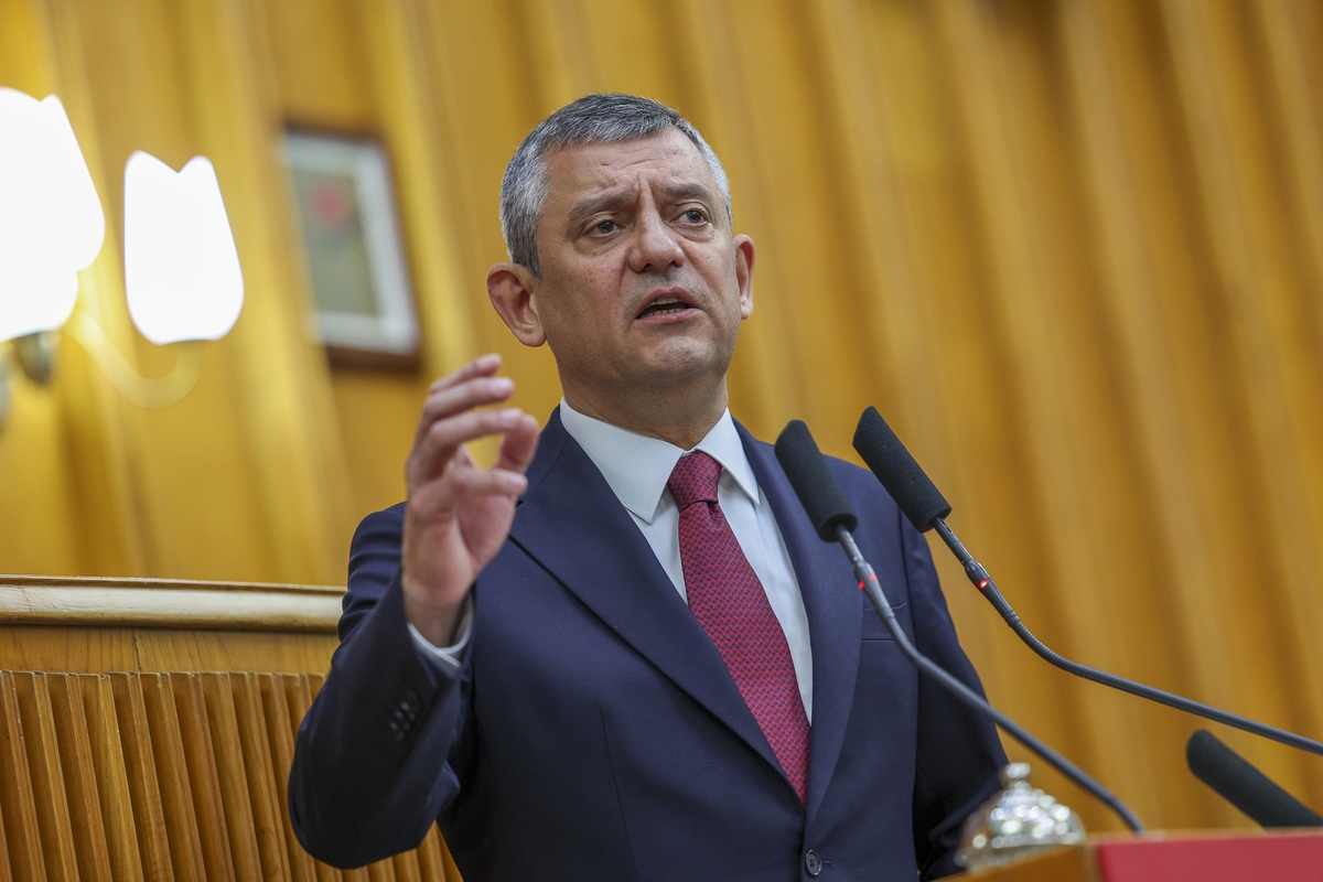 Özgür Özel, Öcalan ile Demirtaş'ı karşı karşıya getirme eleştirilerini reddetti