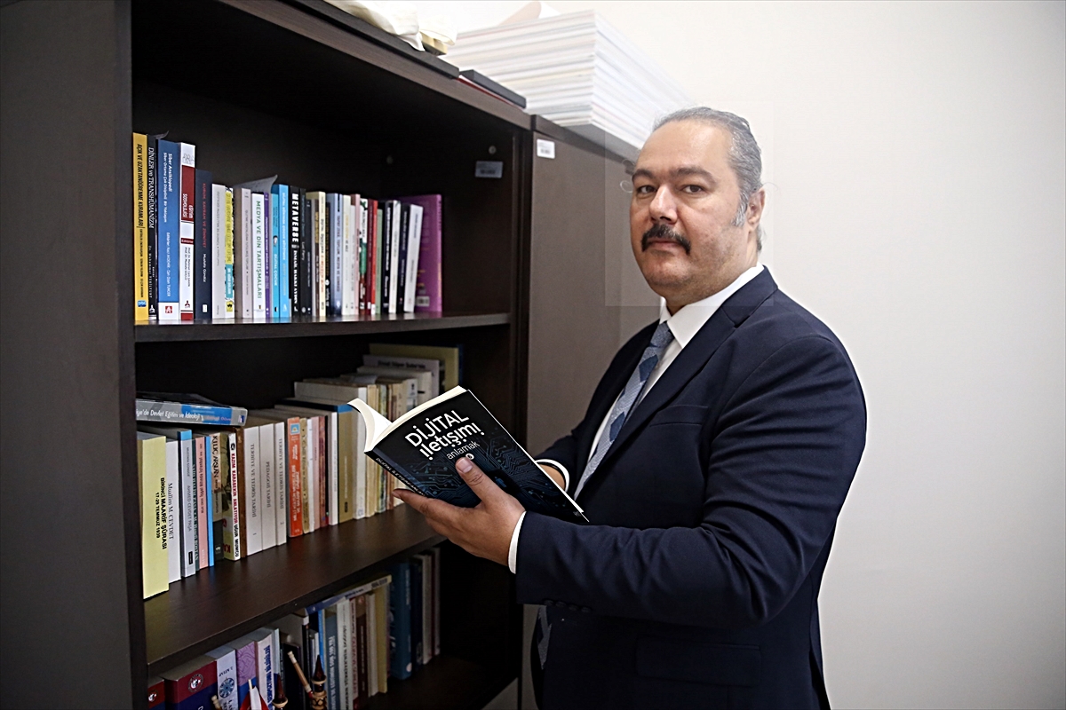 Prof. Kamer, öğrencilere dijital jetlag uyarısında bulundu, kademeli azaltma önerdi