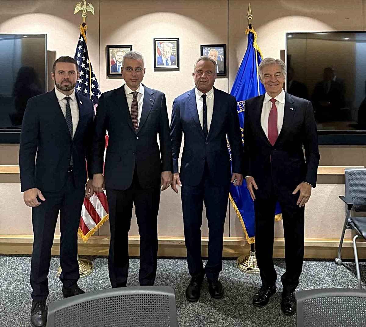 Sağlık Bakanı Memişoğlu, ABD’li mevkidaşı Kennedy Jr. ile görüştü