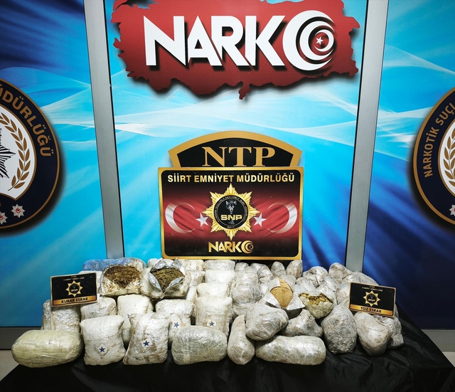 Siirt narkotik köpeği koyun yününe gizlenmiş esrar operasyonu