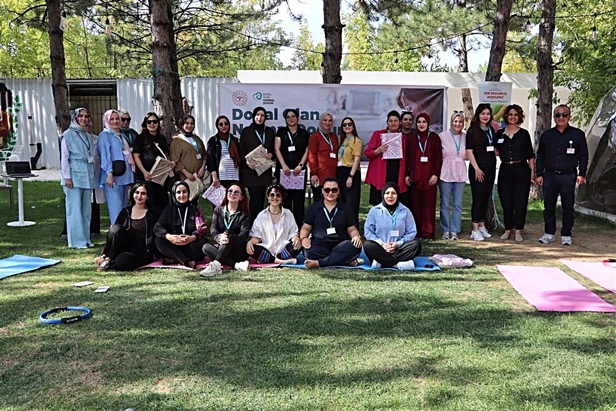 Sivas Numune Hastanesi Gebe Okulunda anne adaylarına gevşeme teknikleri anlatıldı