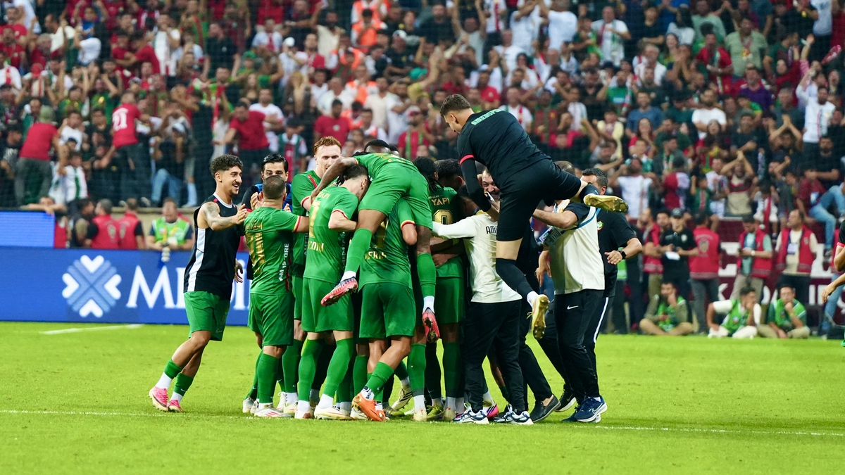 Süper Lig'in 6'ncı haftasında Amed Sportif Faaliyetler, Beşiktaş'ı 3-2 yendi