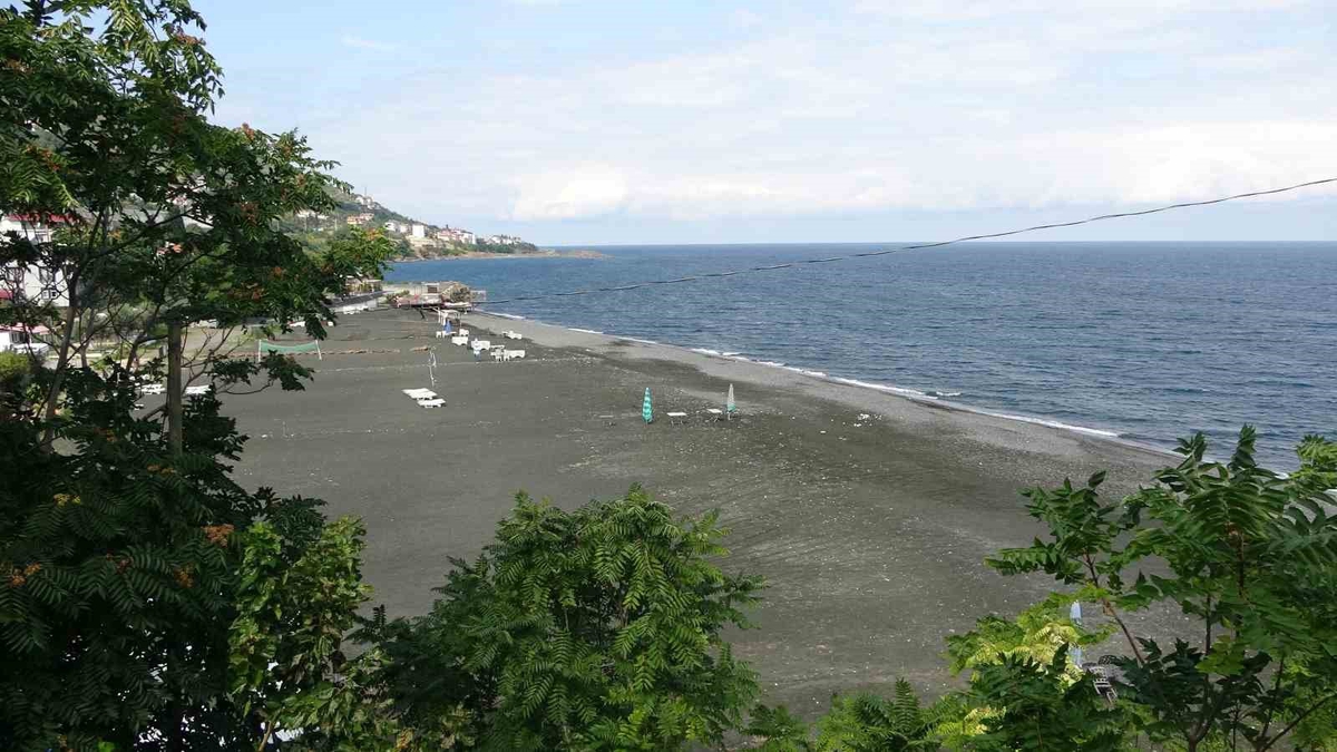 Trabzon'da plaj işletmecileri 3 ayda 20 günü geçemedi, sezon son 10 yılın en kötüsü oldu