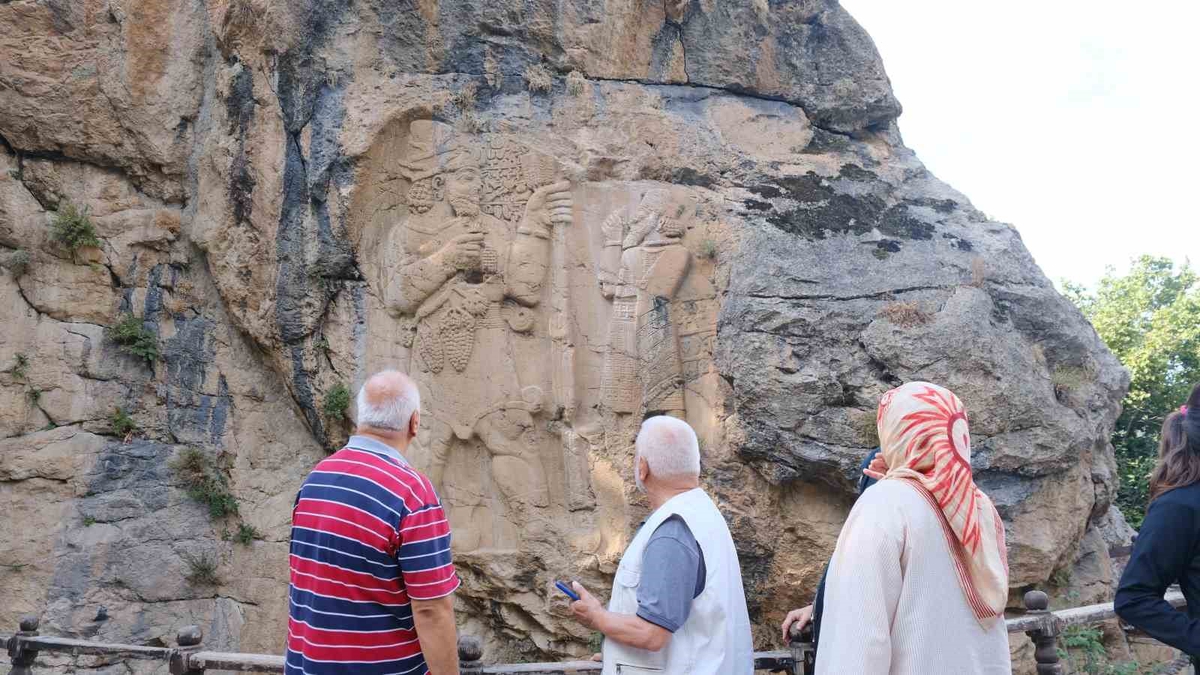 UNESCO geçici listesindeki İvriz Kaya Anıtı su kaynağı canlanınca ziyaretçi çekiyor