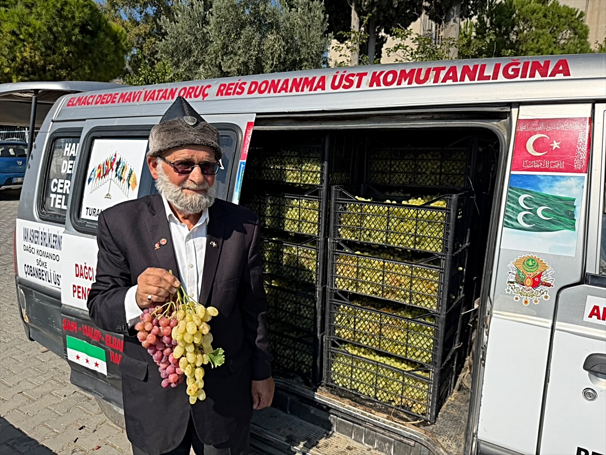 76 yaşındaki Elmacı Dede, Aydın Söke'deki 51. Komando Tugayı'na üzüm teslim etti