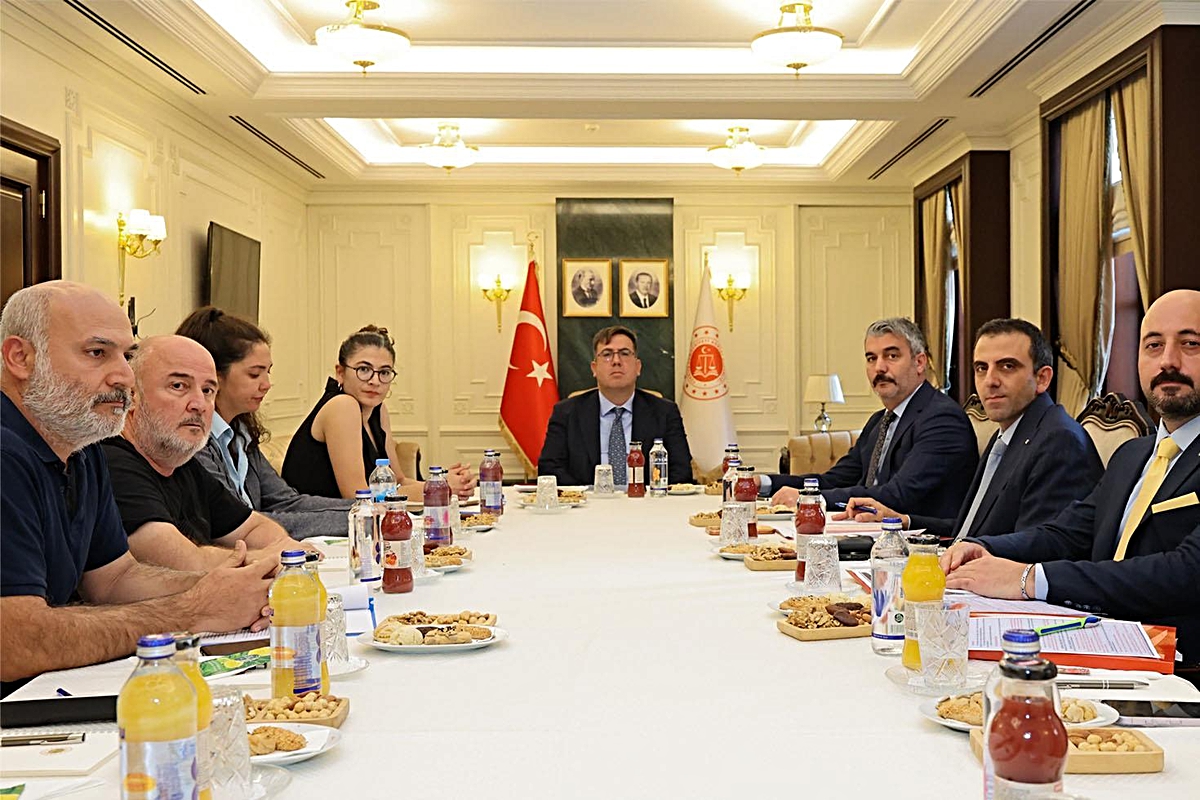 Depremde yakınlarını kaybeden ailelerle önemli görüşme! Adalet Bakanlığı harekete geçti