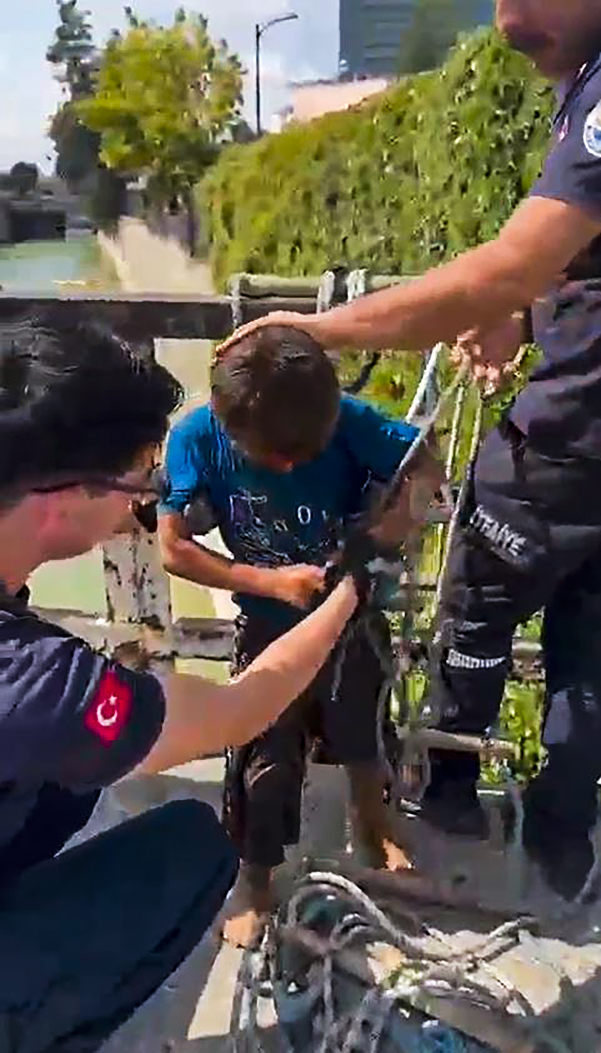 Adana'da DSİ sulama kanalına düşen çocuk kurtarıldı