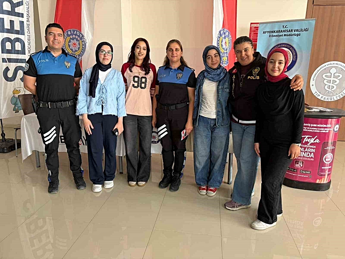 Afyonkarahisar'da polis, AFSÜ'ye yerleşen 1250 öğrenciye bilinçlendirme eğitimi verdi