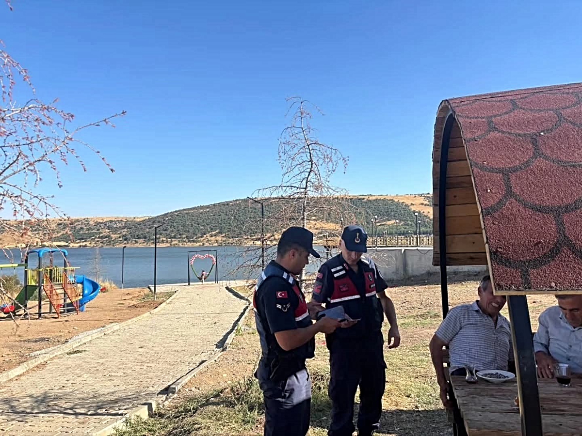 Afyonkarahisar Sandıklı’da jandarma mesire alanlarını denetledi, 50 bin TL ceza kesti