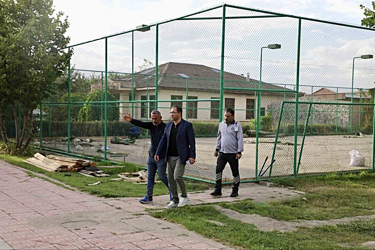 Ağrı’da tenis kortlarında zemin yenileme başladı, İl Müdürü Çelebi inceledi