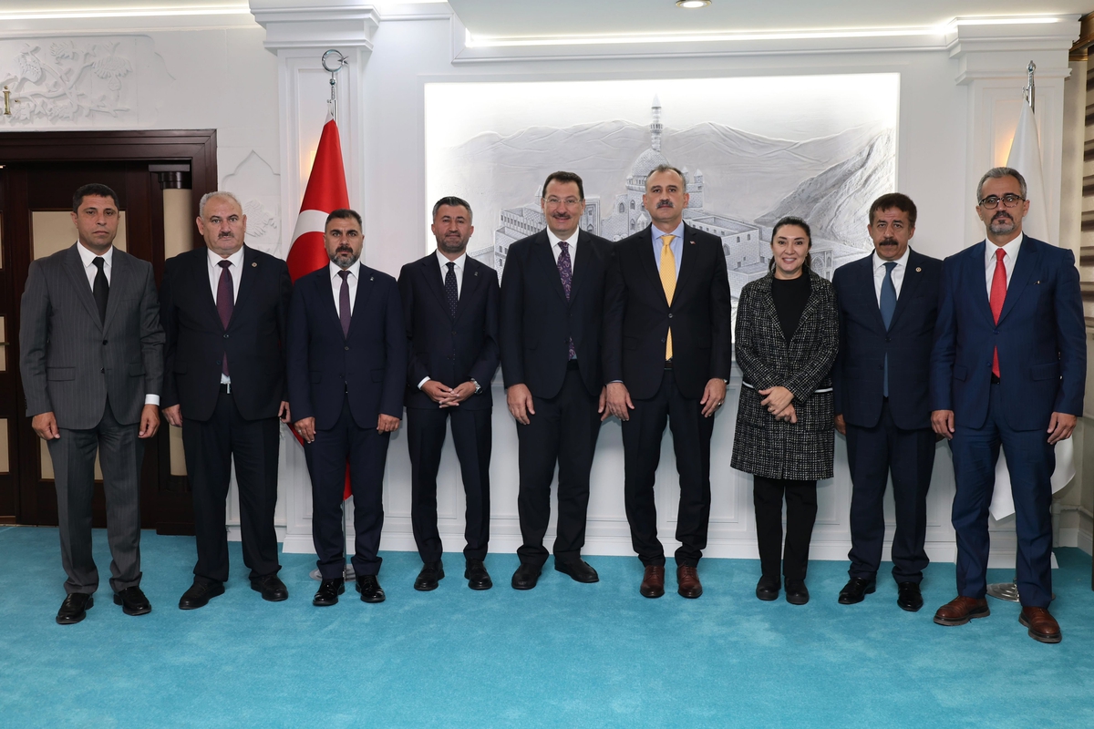 AK Parti Genel Başkan Yardımcısı Yavuz, Ağrı'daki ilk ziyaretini Vali Bozkurt'a yaptı