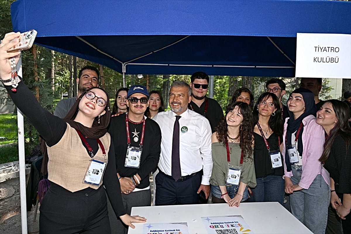 Anadolu Üniversitesinde Öğrenci Kulüpleri Stant Şenliği 25 Eylül'e kadar sürecek