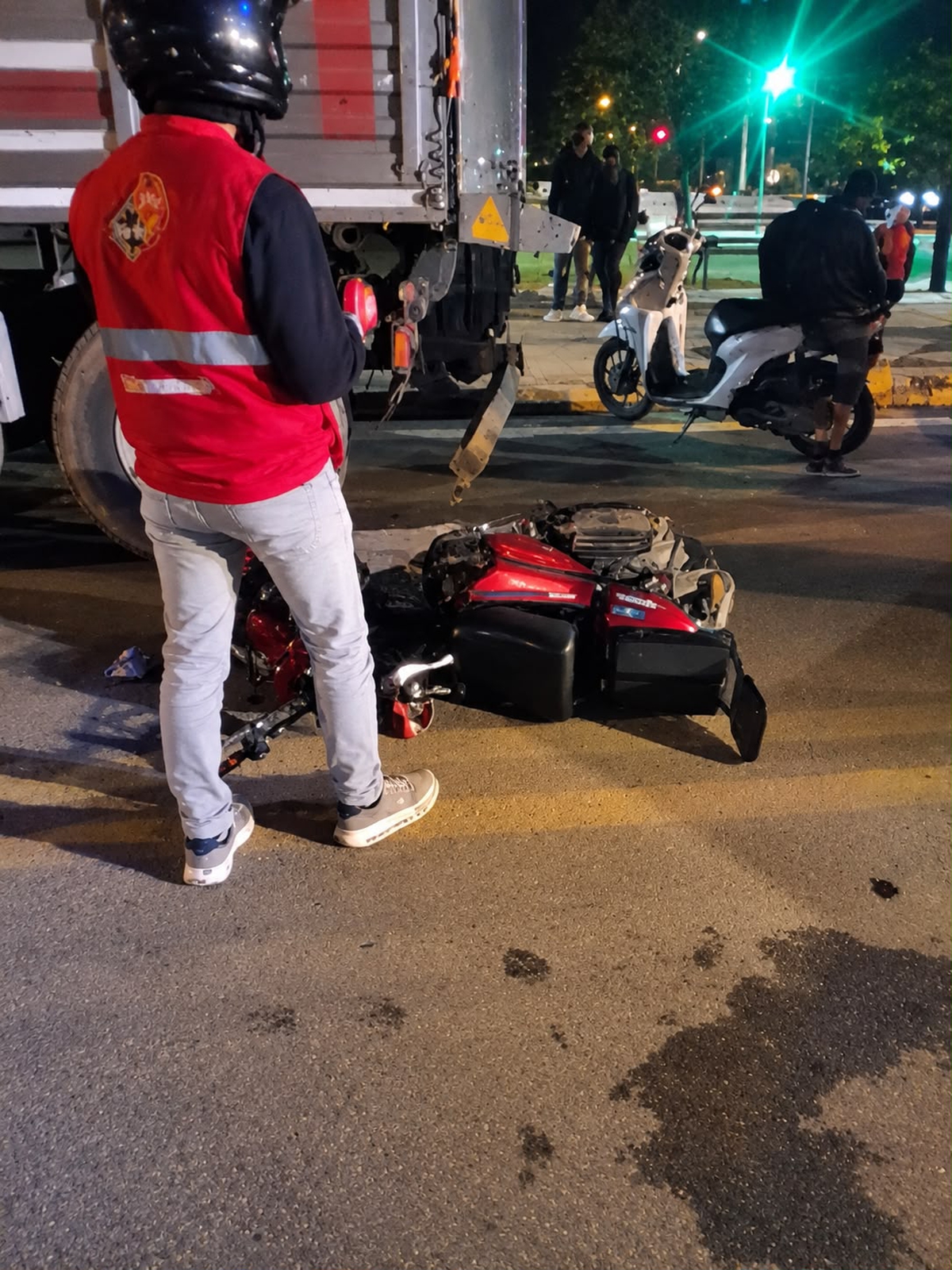 Ankara Polatlı'da motosiklet park halindeki TIR'a çarptı, sürücüsü ağır yaralandı