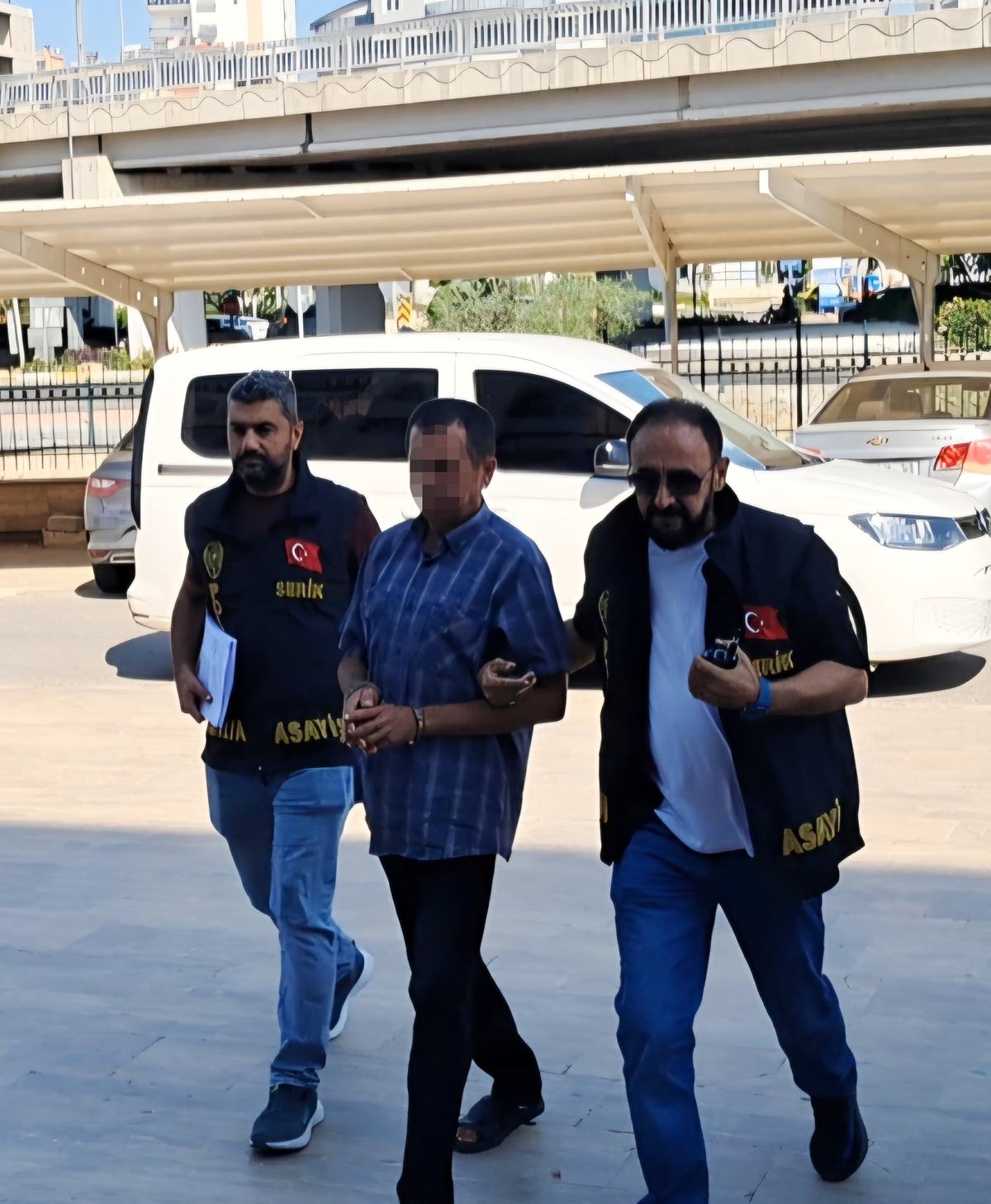 Antalya Serik'te otomobili kundakladığı iddiasıyla A.K. adliyeye sevk edildi