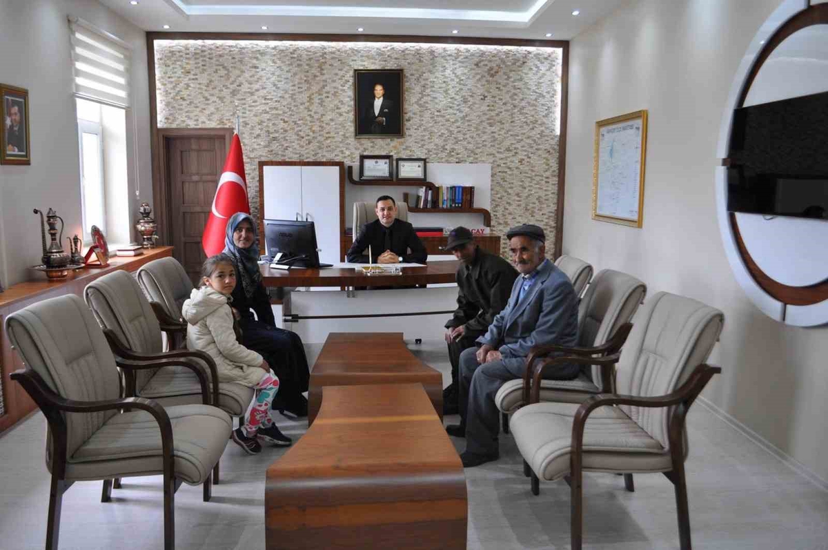 Arpaçay'da askerlik yapamayan Fatih Demir'e Jandarma temsili yemin töreni düzenledi