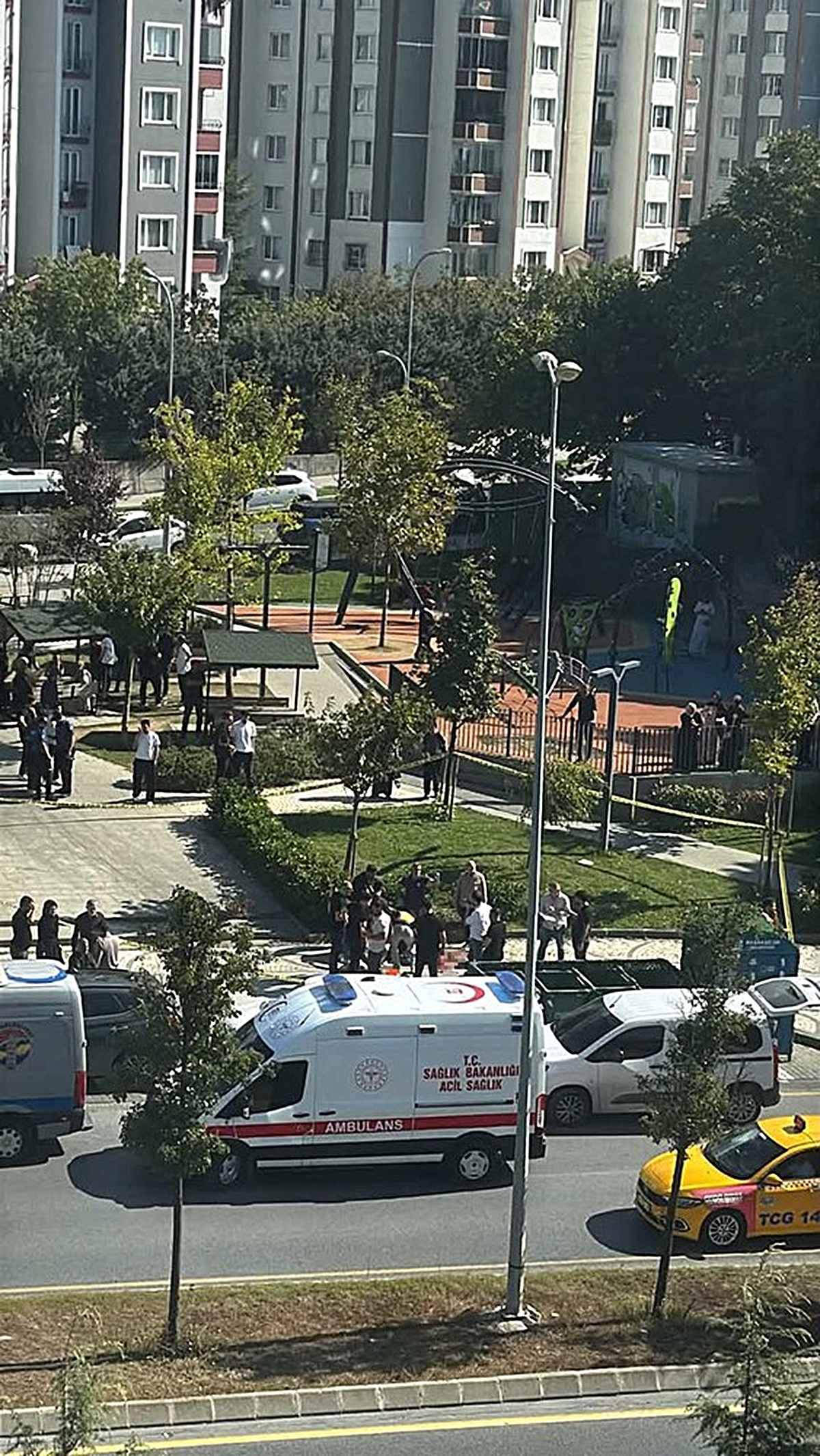 Başakşehir'de parkta silahlı kavga: 2 kişi yaralandı