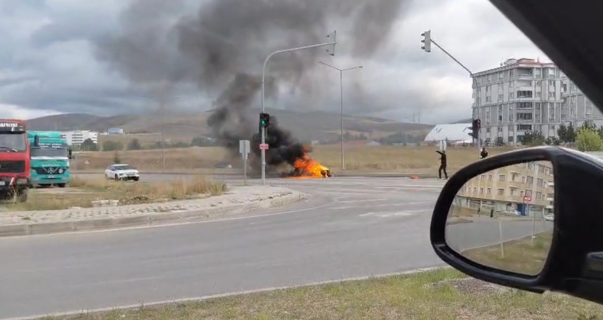 Bayburt'ta kamyonetin kasasındaki jeneratörde çıkan yangını itfaiye söndürdü