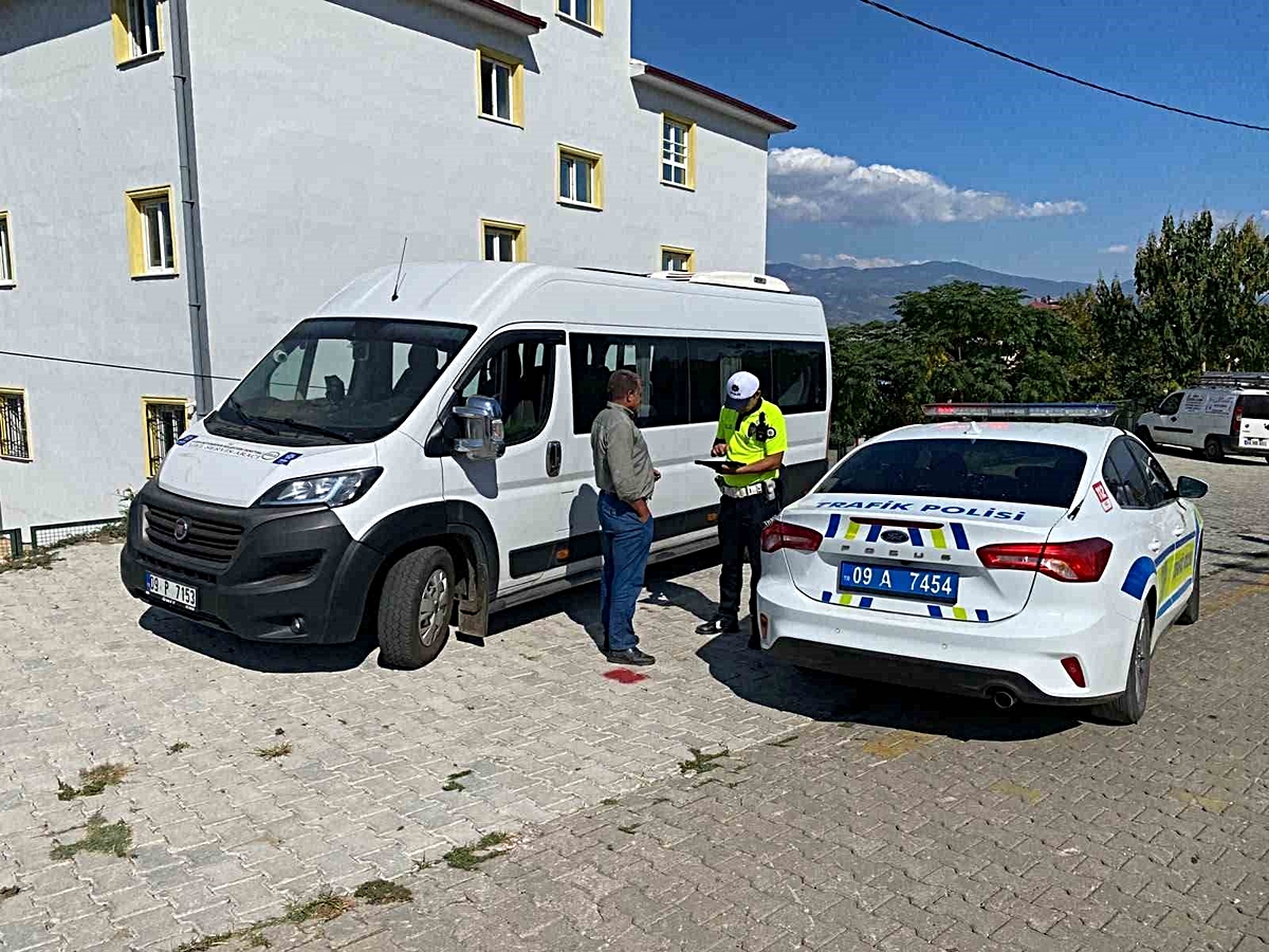 Bozdoğan'da emniyet ekipleri okul çevresi ve servis denetimlerini sürdürecek