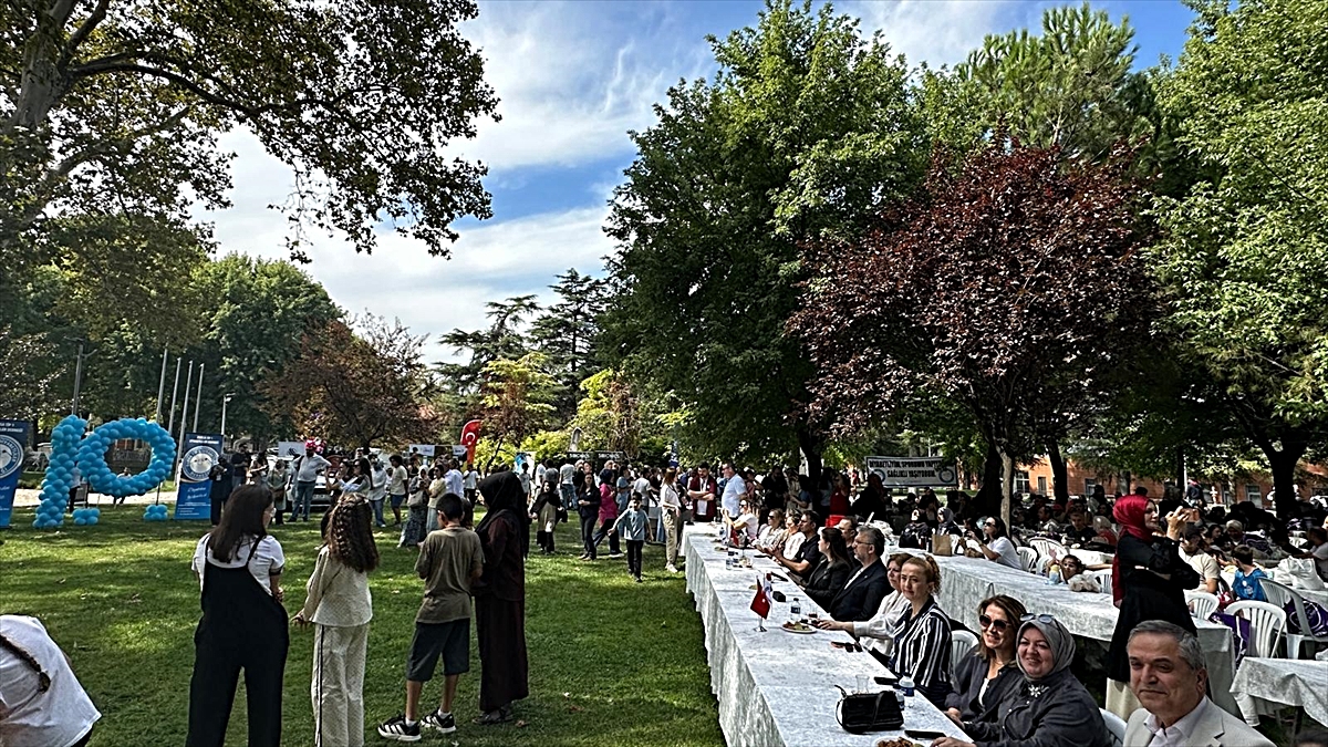 Bursa'da 10'uncu Diyabet Şenliği'nde tip 1 diyabetliler ve aileleri buluştu
