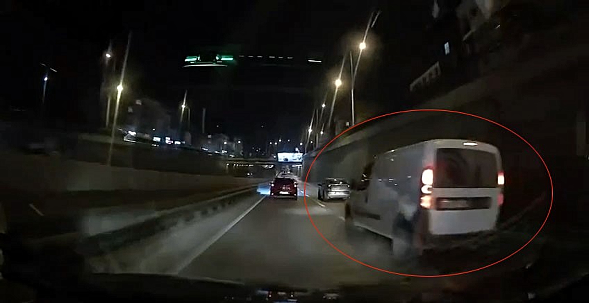 Bursa'da makas atan otomobil trafiği tehlikeye attı, emniyet çalışma başlattı