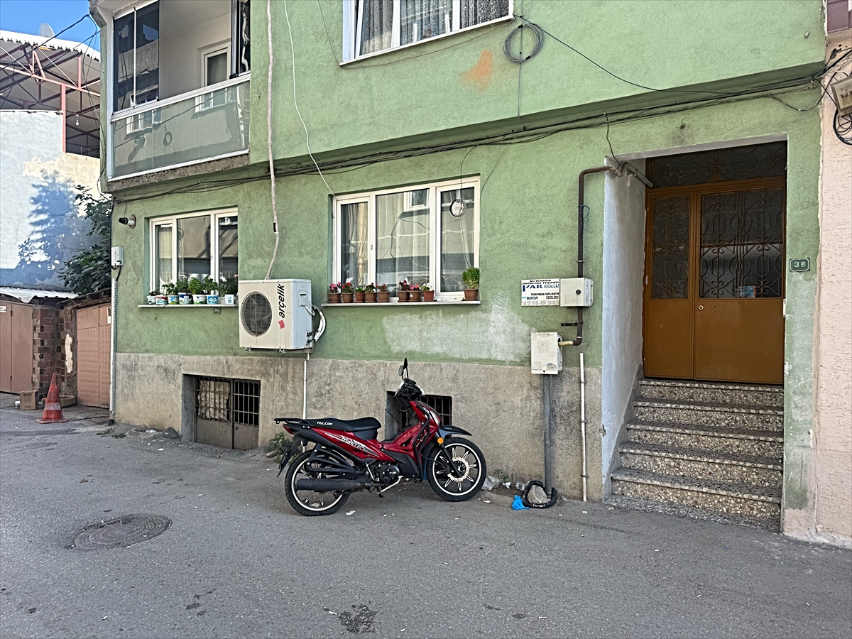 Bursa Osmangazi'de yaşlı çift evlerinde ölü bulundu, cesetler Adli Tıp'a kaldırıldı