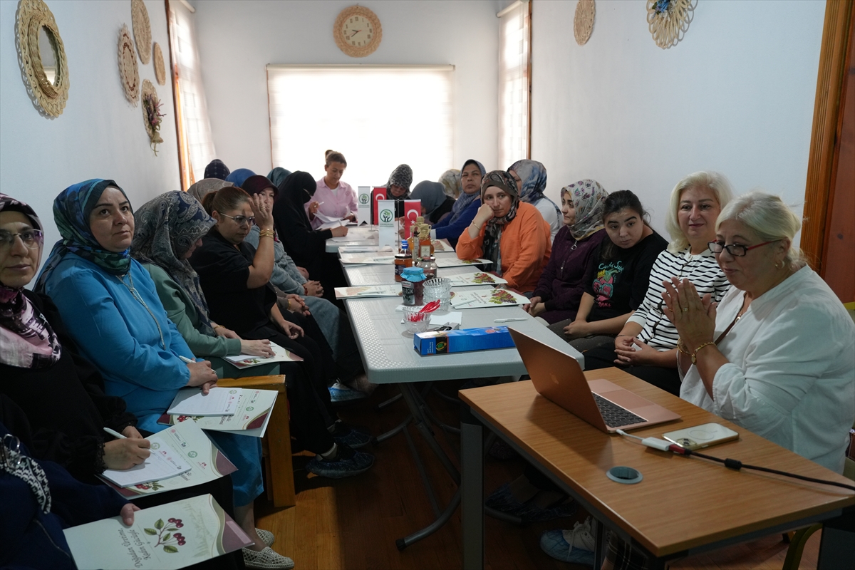 Çubuk'ta kadınlar bir haftalık doğal sirke üretimi ve pazarlama eğitimi aldı
