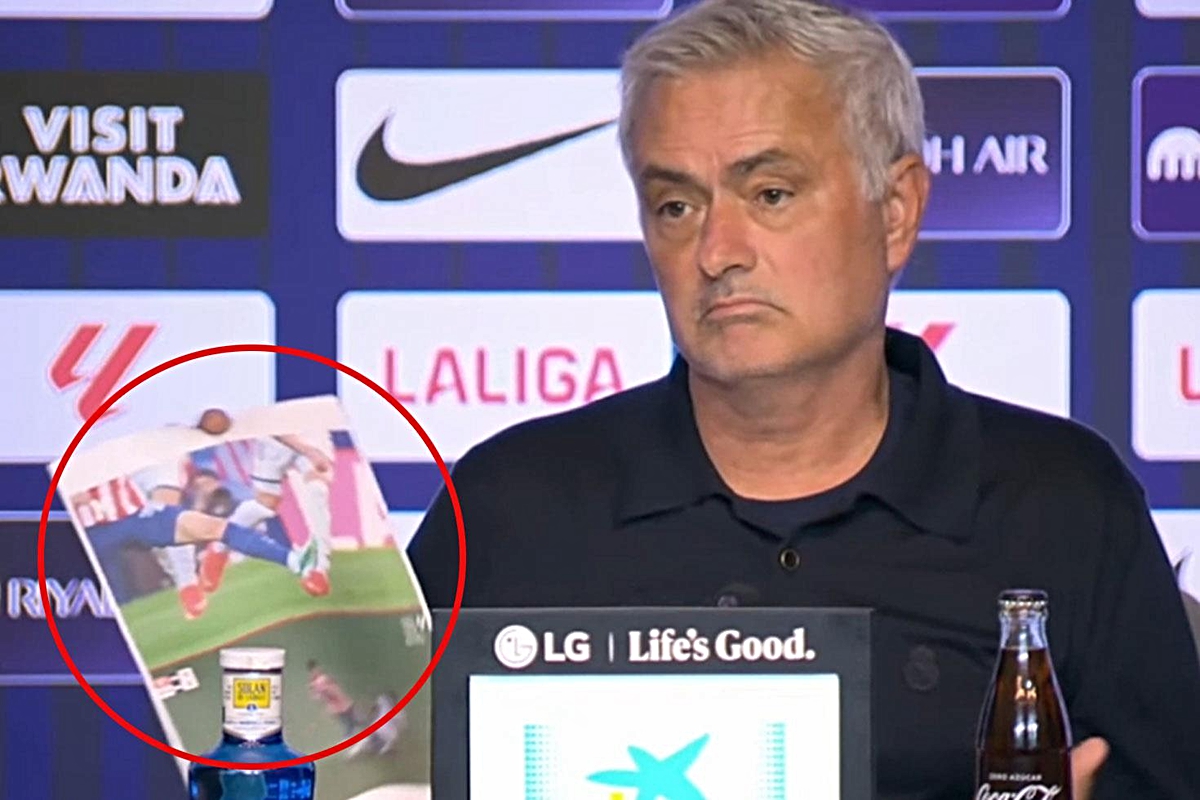 Derbiyi kaybeden Mourinho çıldırdı! Basın toplantısına elinde fotoğraflarla geldi