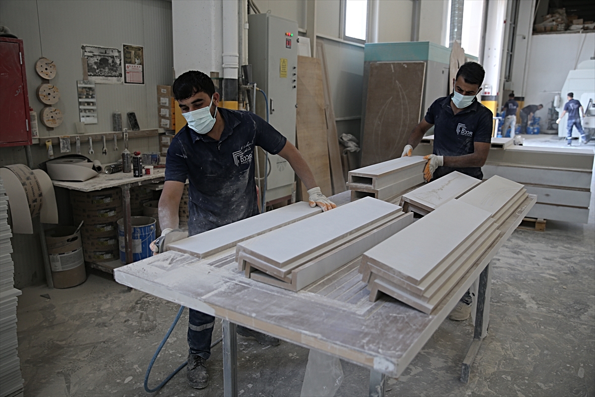 Diyarbakır'da Karacadağ OSB'de 3 fabrika üretime başladı, 150 kişi istihdam edildi