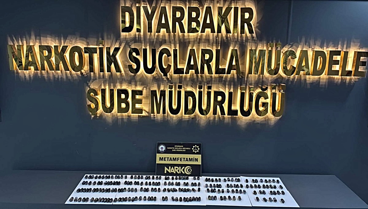 Diyarbakır'da midelerinde 1420 gram metamfetamin bulunan 2 yabancı uyruklu tutuklandı