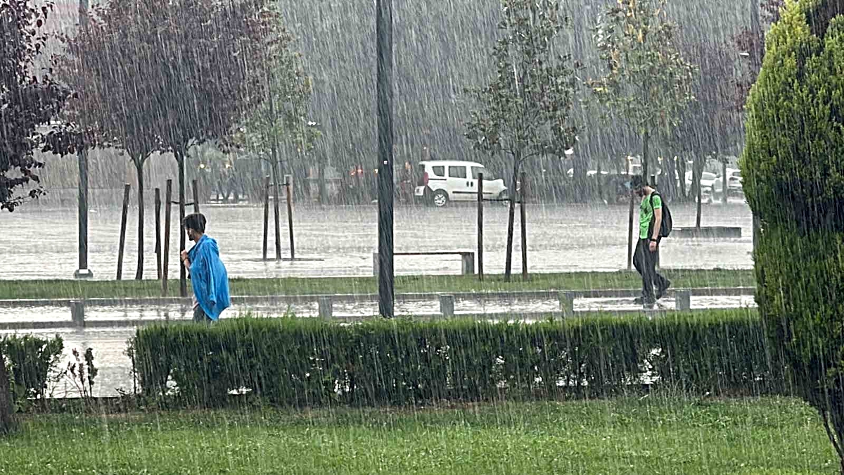 Düzce ve Zonguldak'ta yarın kuvvetli sağanak yağış bekleniyor, Meteoroloji uyardı