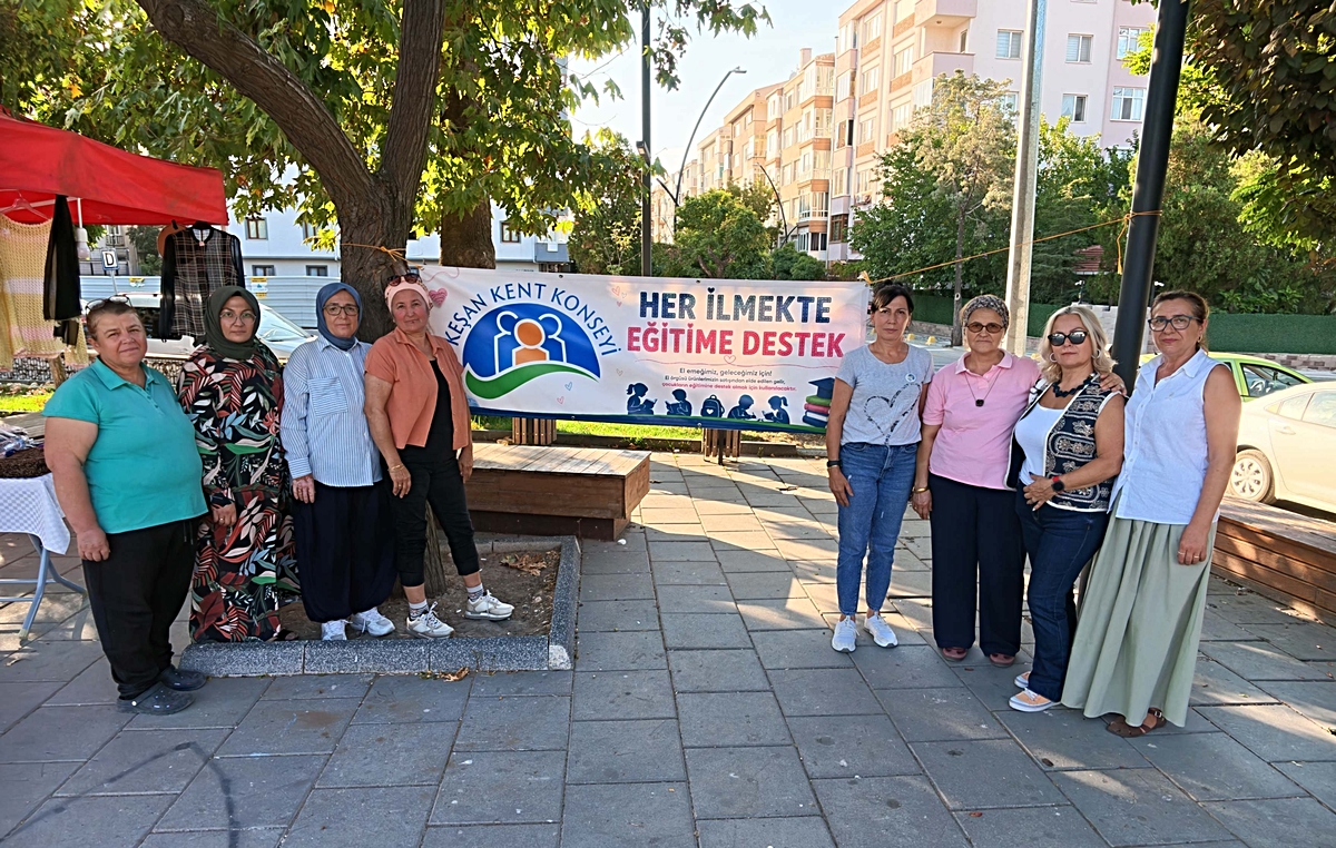 Edirne Keşan'da el emeği ürün satışından 45 bin lirayla 15 öğrenciye destek verildi