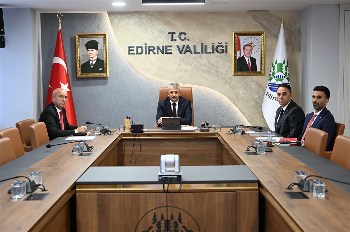Edirne Valisi Yunus Sezer, 81 il valisinin katıldığı performans toplantısına katıldı