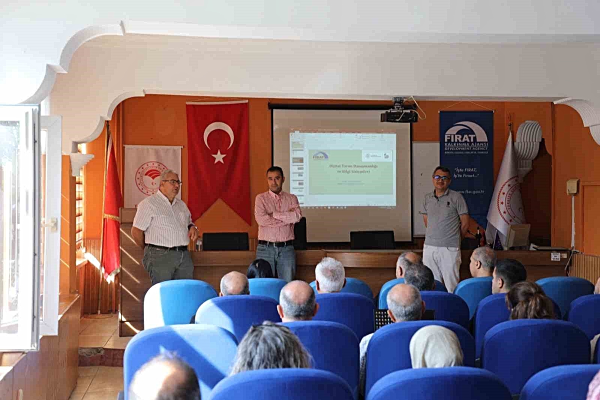 Elazığ’da teknik personele akıllı tarım ve dijital danışmanlık eğitimi başladı