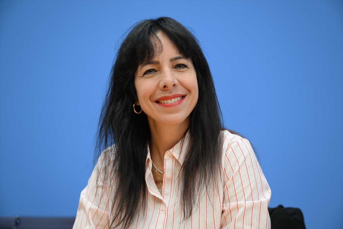 Elif Eralp'i aday gösteren Sol Parti Berlin seçimlerini yüzde 25,7 oyla kazandı.