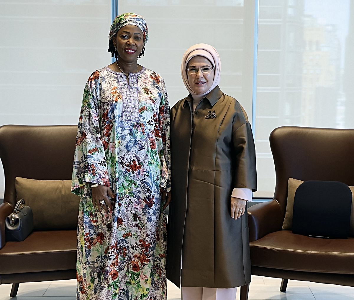 Emine Erdoğan, Sierra Leone Devlet Başkanı’nın eşi Fatima Maada Bio ile görüştü