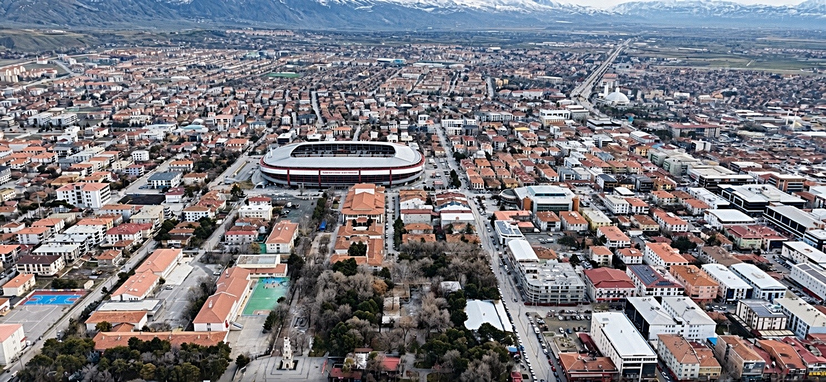 Erzincan, 1939 ve 1992 depremlerinin ardından düşük katlı yapılaşmayı sürdürüyor