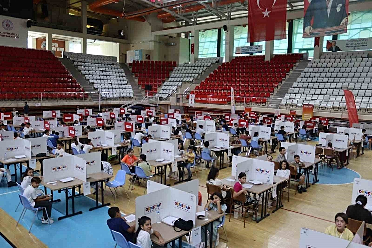 Erzincan’da Deneyap sınavında ortaokul ve lise öğrencileri projelerini sergiledi