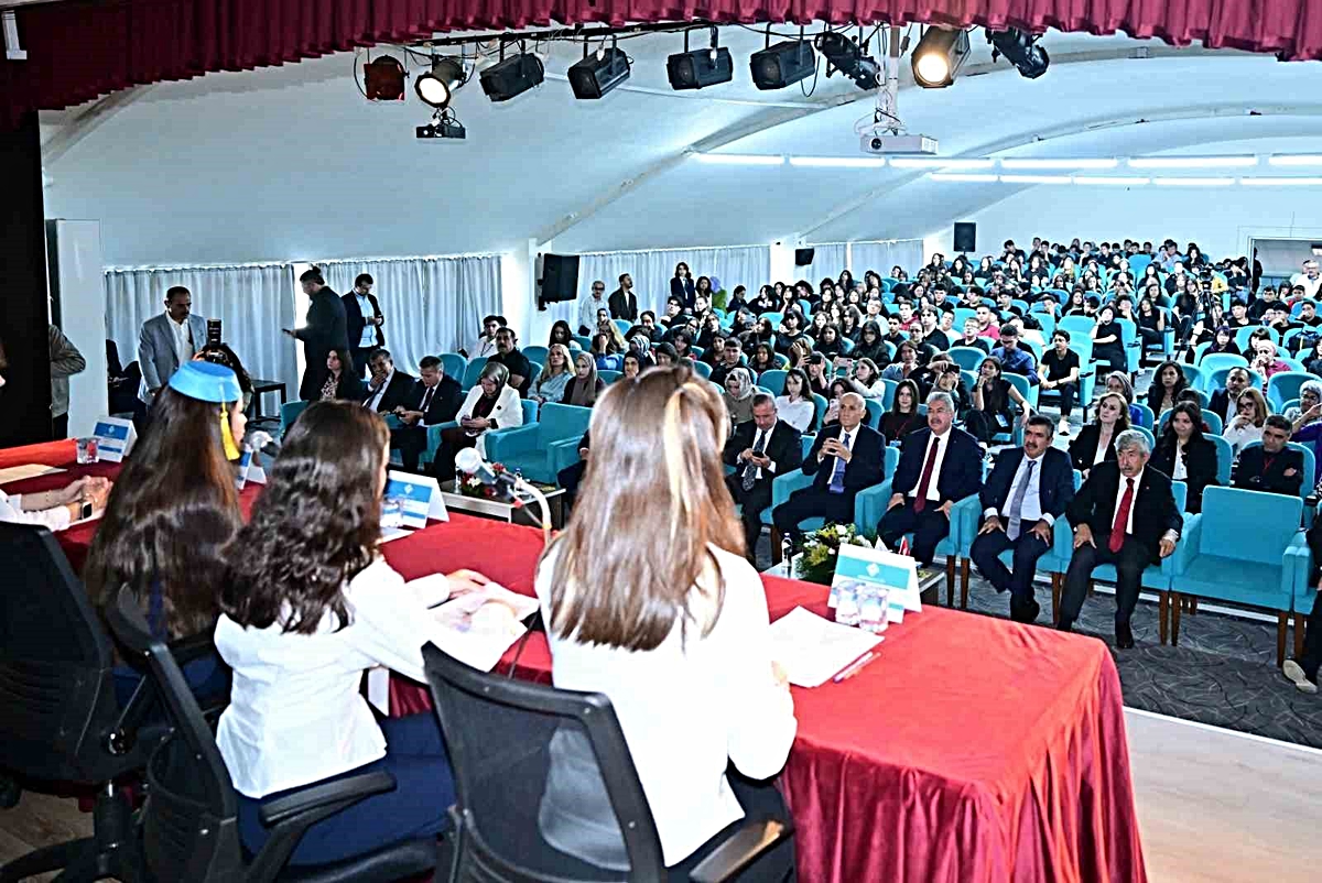 Eskişehir'de Cengiz Dağcı Okumaları Vali Yılmaz'ın katılımıyla başladı