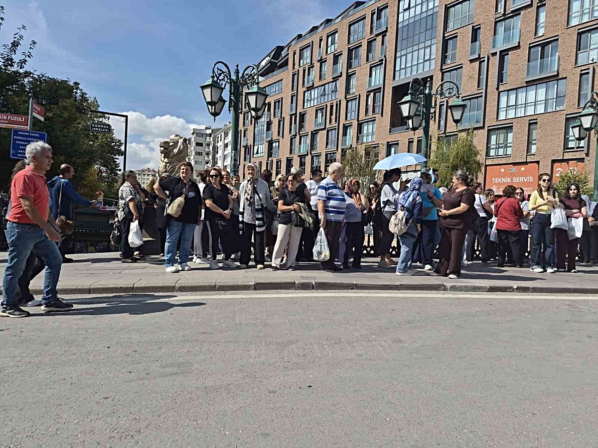 Eskişehir'de hafta sonu turist yoğunluğu kent ekonomisine hareketlilik kazandırıyor