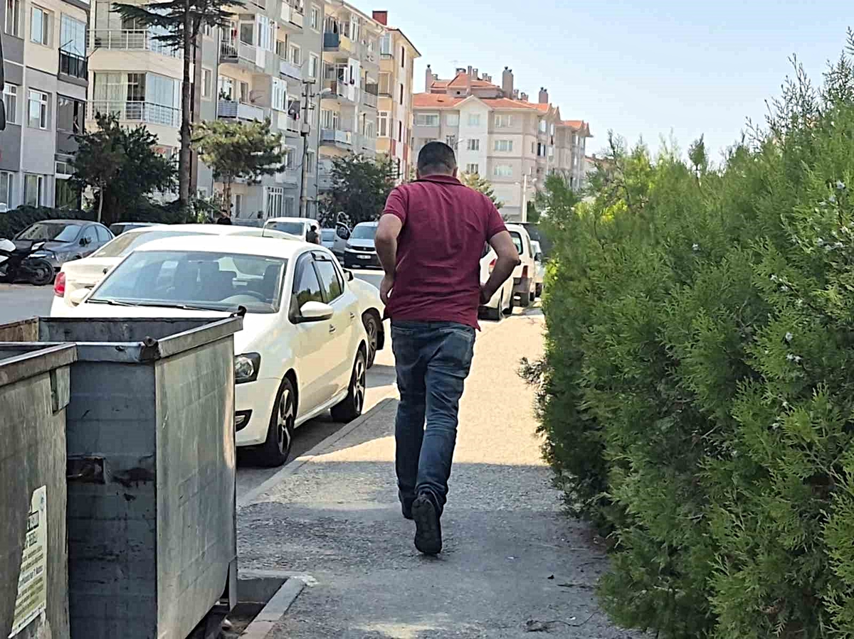 Eskişehir Odunpazarı'nda apartman bahçesindeki yangın büyümeden söndürüldü