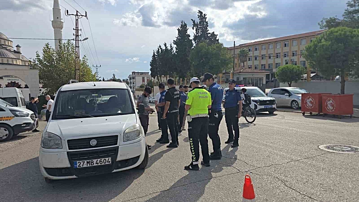 Gaziantep İslahiye'de polis okul çevresinde denetim yaptı, 71 mahallede tedbir alındı