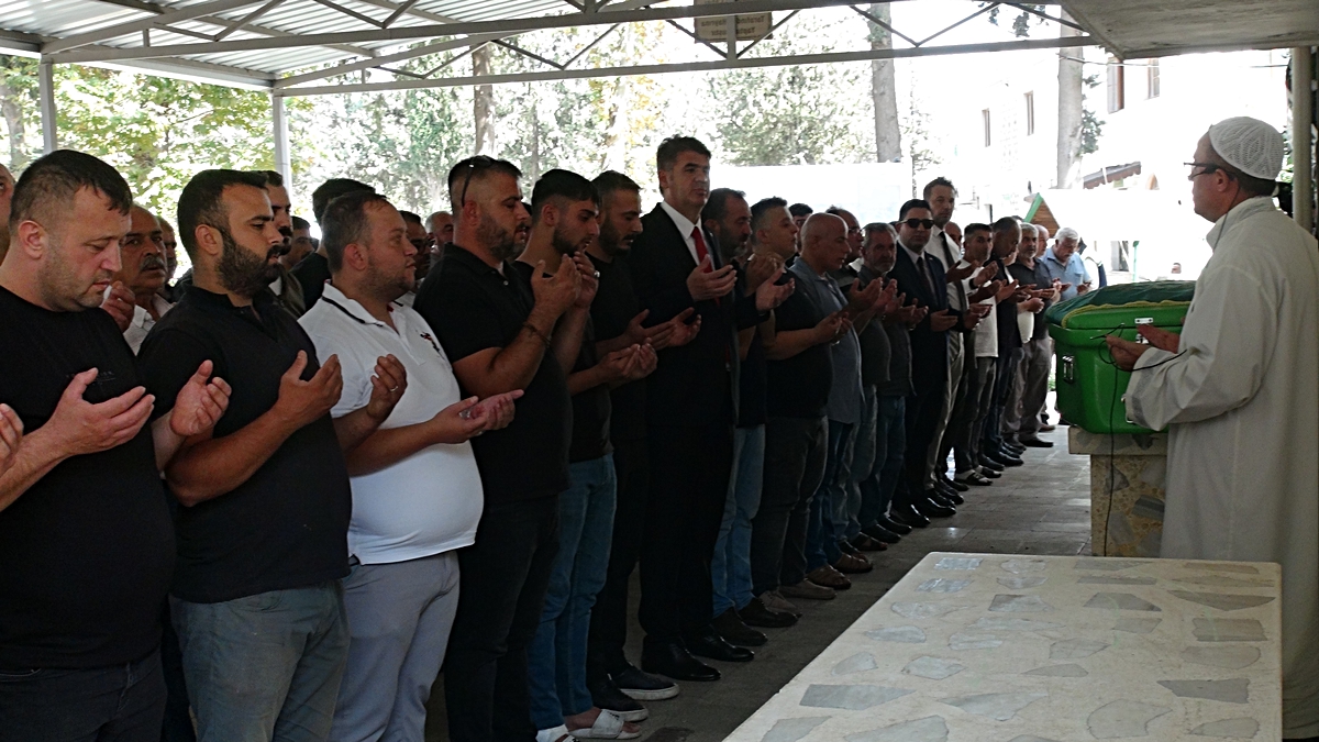 Gaziantep'te eşinin tüfekli saldırısında ölen 3 çocuk annesi Kilis'te defnedildi