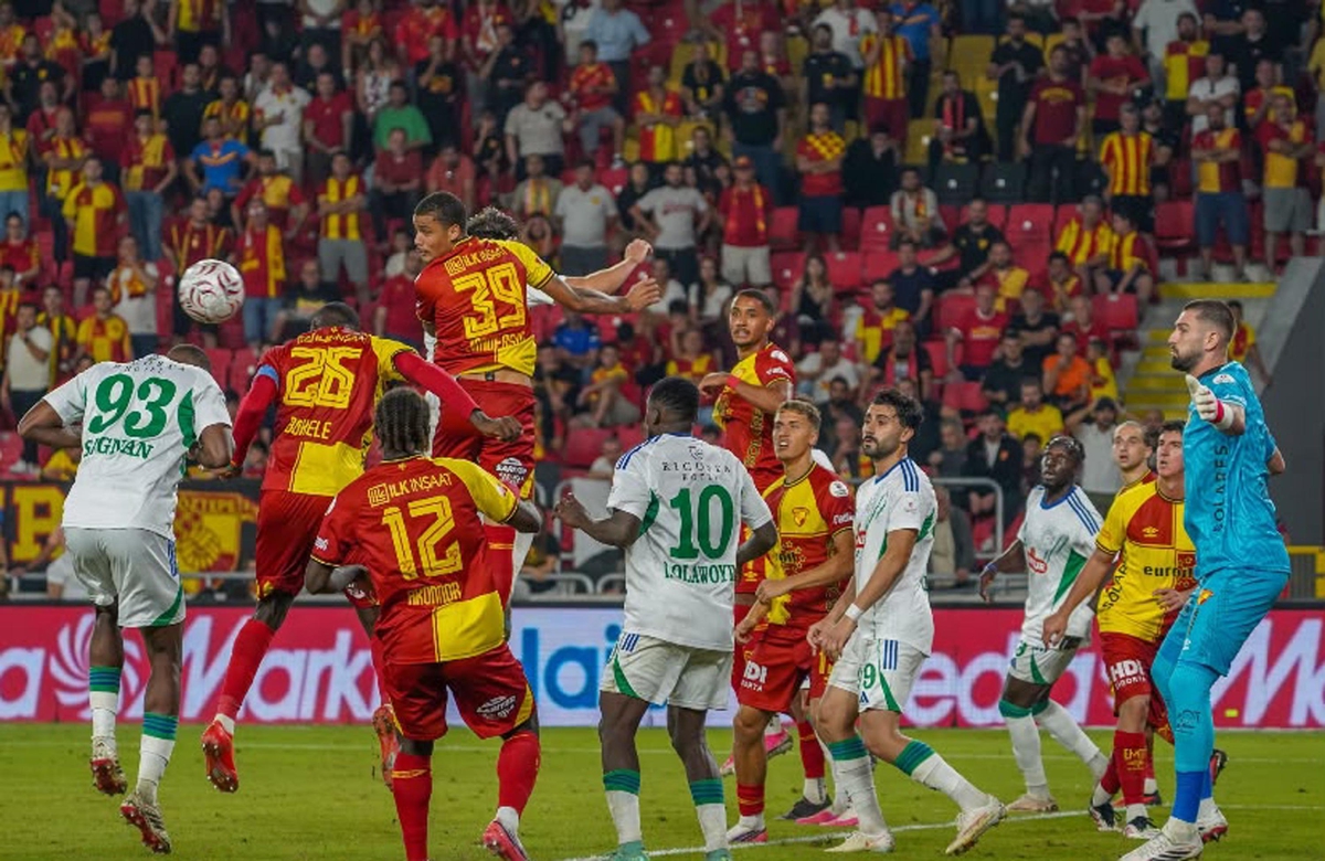 Göztepe evinde Çaykur Rizespor'la 90+2'de penaltıyla berabere kaldı