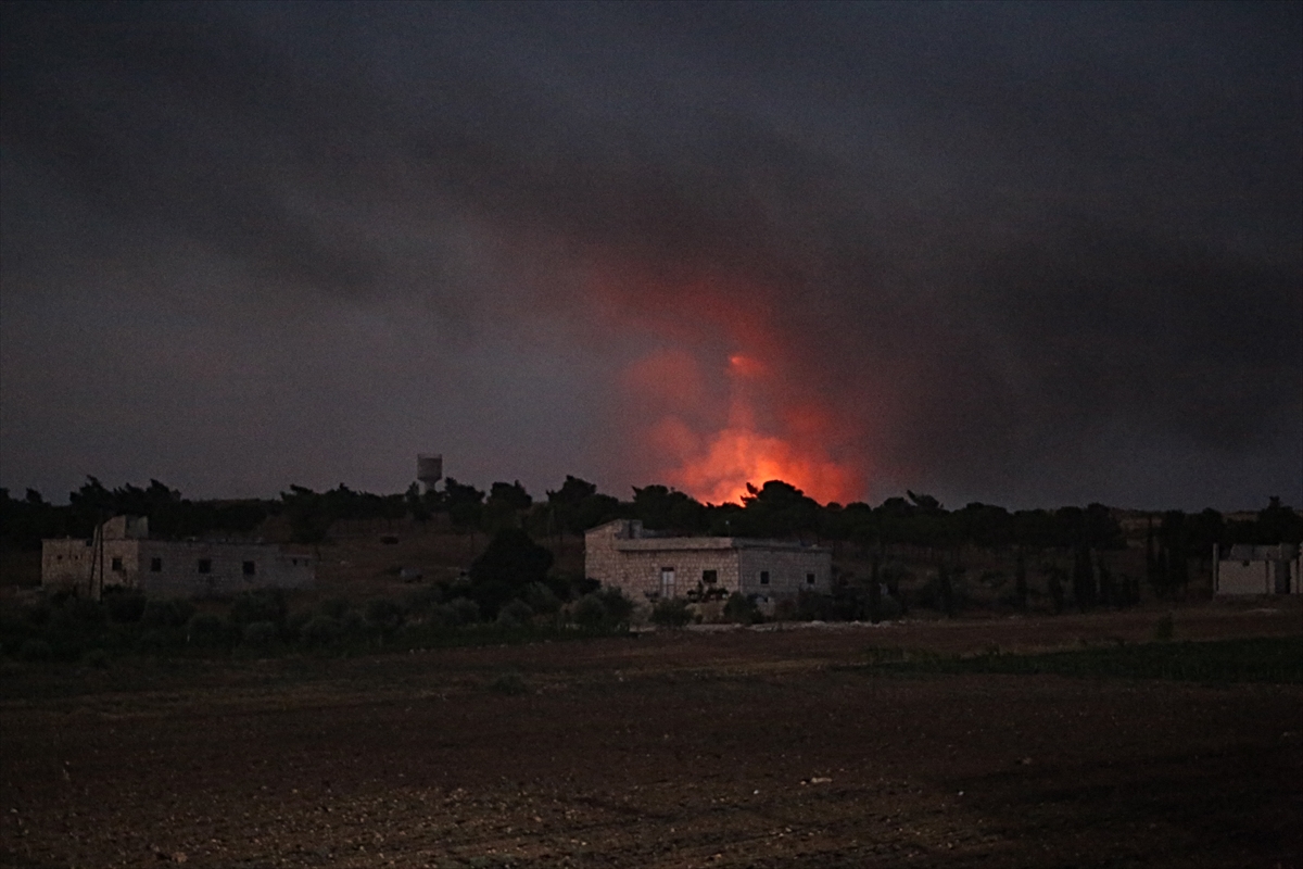 Halep'te el-Hadaba'da Suriye ordusuna ait askeri sahada patlamalarda 4 kişi yaralandı